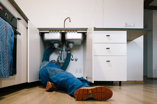 Professional Emergency Plumber technician working in Gladewater, TX